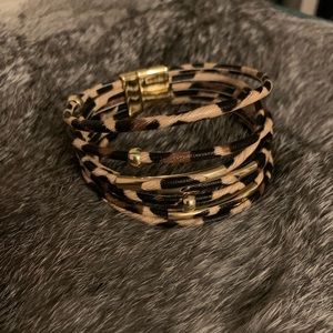 Beautiful leopard print magnetic bracelet!